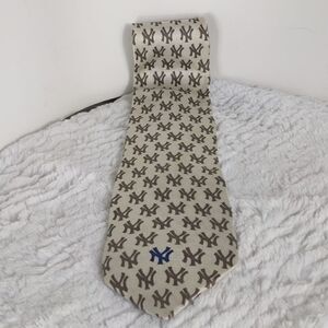 MLB New York Yankees Men's Silk Necktie